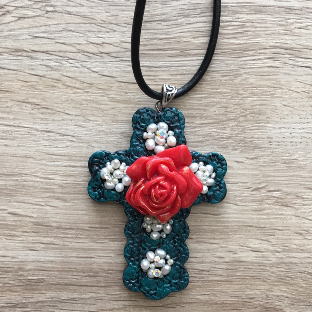 Fun boutique resin necklace